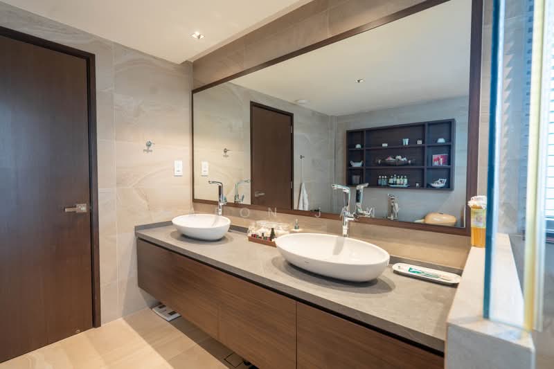 Upper Bukit Timah, Upper Bukit Timah | Jalan Selanting, 9 Bedrooms, 3,910 sqft, Semi-Detached House For Sale, by Sharon Jany, 500234905 - Bathroom - PropertyGuru.com.sg