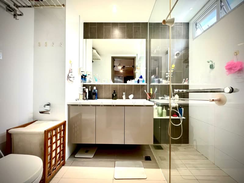 CityLife @ Tampines, 65 Tampines Central 7, 3 Bedrooms, 1,216 sqft, Condominium For Sale, by Alan Yeo, 500234908 - Bathroom - PropertyGuru.com.sg