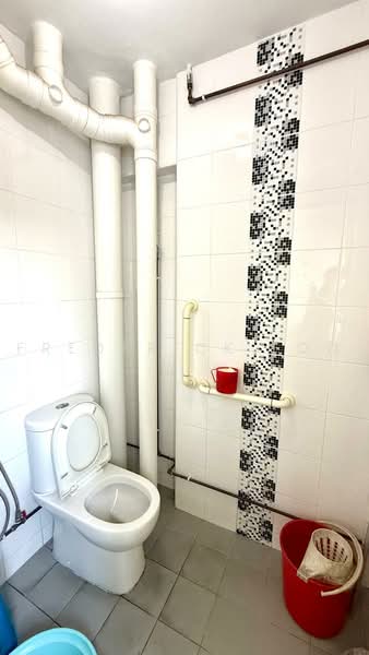 51 Teban Gardens Road, 51 Teban Gardens Road, 4 Bedrooms, 1,572 sqft, HDB Flat For Sale, by Frederick Foo, 500234910 - Bathroom - PropertyGuru.com.sg