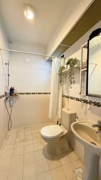 26D Jalan Membina, 26D Jalan Membina, 3 Bedrooms, 969 sqft, HDB Flat For Sale, by James Yeo, 500234913 - Bathroom - PropertyGuru.com.sg