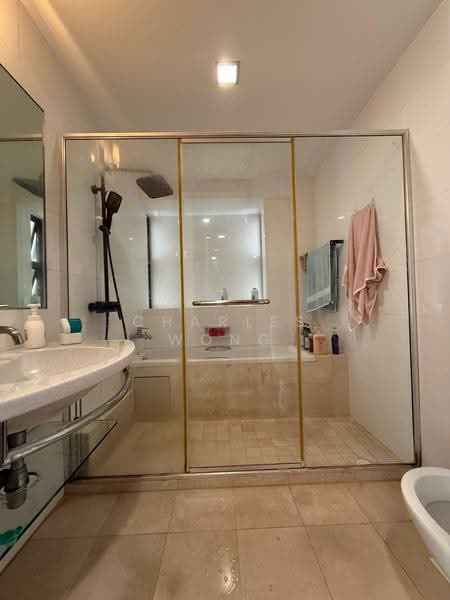 Chuan Drive, Hougang / Punggol / Sengkang, 6 Bedrooms, 3,000 sqft, Corner Terrace For Sale, by CHARLES WONG, 500234925 - Bathroom - PropertyGuru.com.sg