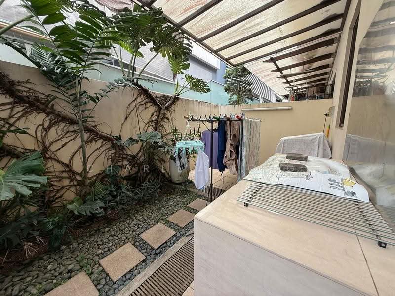 Chuan Drive, Hougang / Punggol / Sengkang, 6 Bedrooms, 3,000 sqft, Corner Terrace For Sale, by CHARLES WONG, 500234925 - Garden - PropertyGuru.com.sg