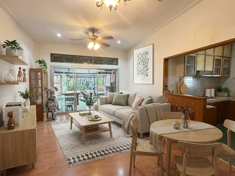 Shepherd's Hill Estate, Shepard's Drive, 4 Bedrooms, 2,550 sqft, Detached House For Sale, by Ignatius Ng, 500234948 - Living Room - PropertyGuru.com.sg
