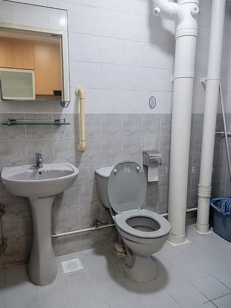 682B Jurong West Central 1, 682B Jurong West Central 1, 3 Bedrooms, 1,227 sqft, HDB Flat For Rent, by Christina Lee, 500234959 - Bathroom - PropertyGuru.com.sg