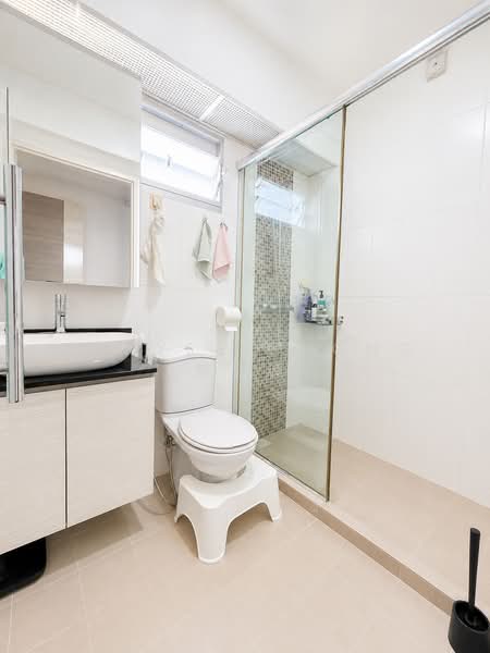 523A Tampines Central 7, 523A Tampines Central 7, 3 Bedrooms, 1,001 sqft, HDB Flat For Sale, by Denyse Chong 张芸珊, 500234977 - Master Bath - PropertyGuru.com.sg
