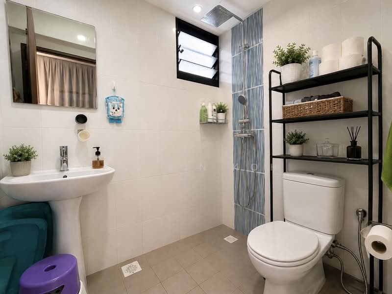 63 Greentops @ Sims Place, 63 Sims Place, 2 Bedrooms, 732 sqft, HDB Flat For Rent, by Kai Lin Koh, 500234986 - Common Bathroom - PropertyGuru.com.sg