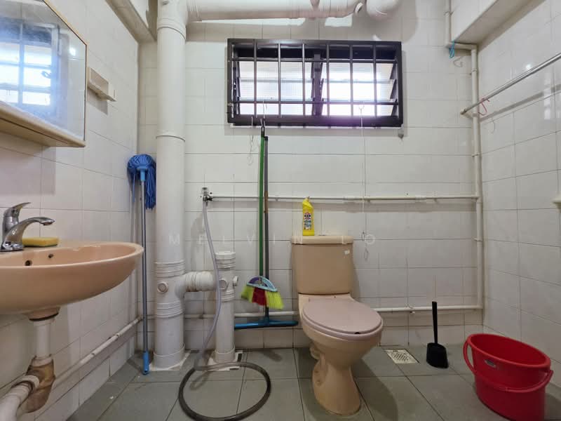 736 Tampines Street 72, 736 Tampines Street 72, Room Rental, 250 sqft, HDB Flat For Rent, by Melvin Lo, 500234992 - Bathroom - PropertyGuru.com.sg