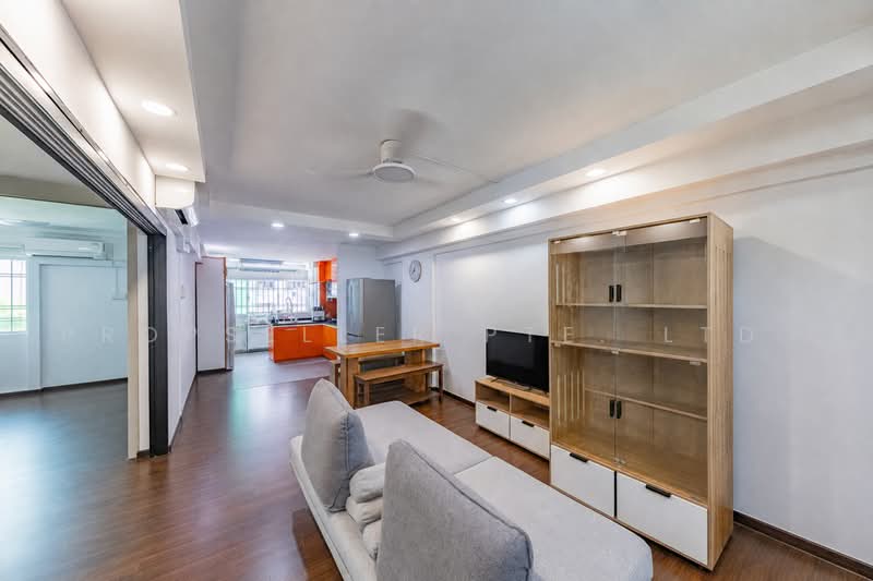 606 Ang Mo Kio Avenue 5, 606 Ang Mo Kio Avenue 5, 2 Bedrooms, 721 sqft, HDB Flat For Sale, by Elaine Wong, 500235025 - Living Room - PropertyGuru.com.sg