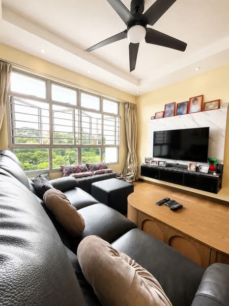 107B Canberra Street, 107B Canberra Street, 3 Bedrooms, 1,001 sqft, HDB Flat For Sale, by Mohana Vel T Kasi, 500235044 - Living Room - PropertyGuru.com.sg
