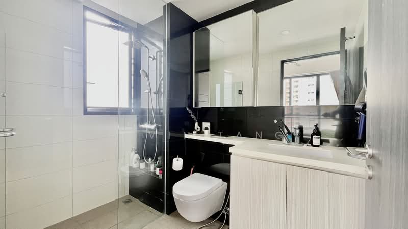 Gem Residences, , 3 Bedrooms, 936 sqft, Condominium For Sale, by Kevin Tang, 500235046 - Bathroom - PropertyGuru.com.sg