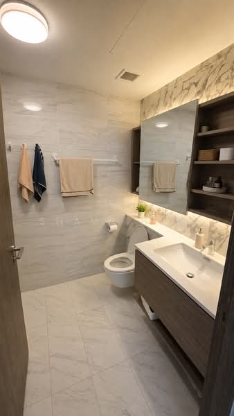 Queens Peak, 1 Dundee Road, 3 Bedrooms, 840 sqft, Condominium For Rent, by Shaun How, 500235047 - Bathroom - PropertyGuru.com.sg