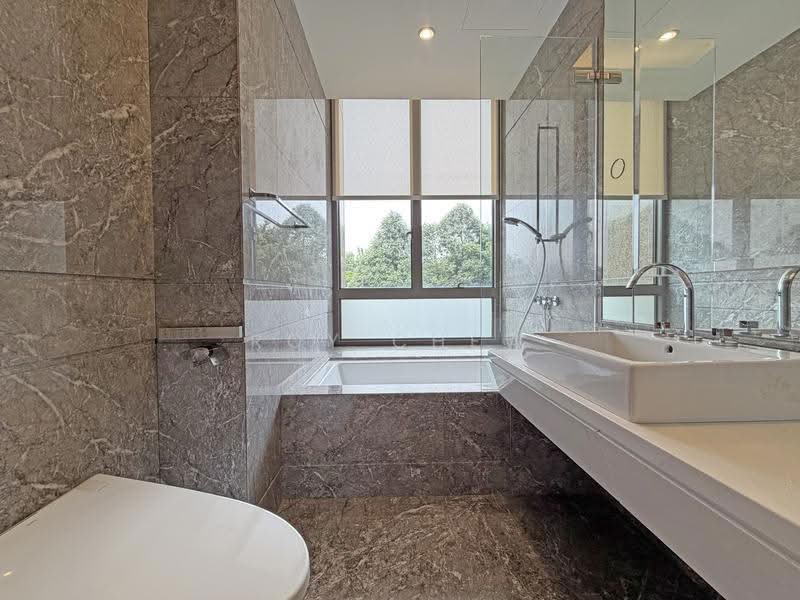Parkview Eclat, 138 Grange Road, Tanglin / Holland / Bukit Timah, 3 Bedrooms, 2,895 sqft, Condominium For Sale, by Roy Chew, 500235067 - Bathroom - PropertyGuru.com.sg