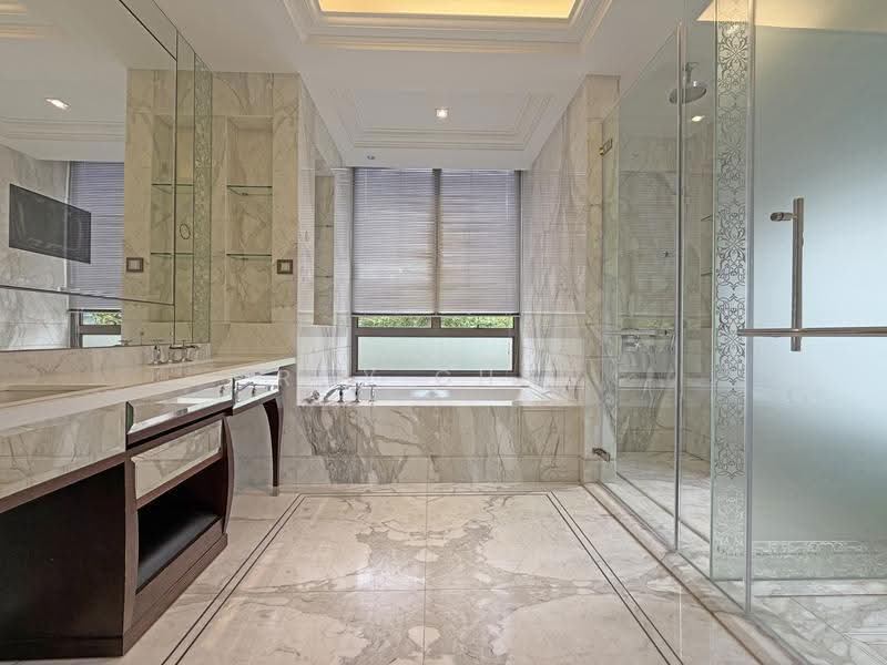 Parkview Eclat, 138 Grange Road, Tanglin / Holland / Bukit Timah, 3 Bedrooms, 2,895 sqft, Condominium For Sale, by Roy Chew, 500235067 - Bathroom - PropertyGuru.com.sg