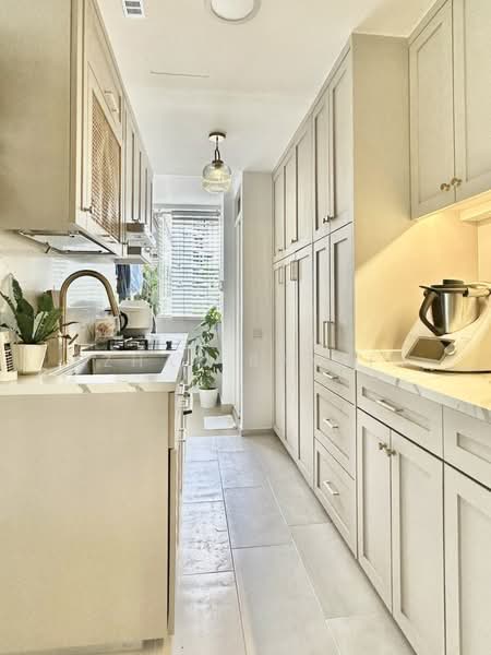 The Tampines Trilliant, 21 Tampines Central 7, 3 Bedrooms, 1,130 sqft, Executive Condominium For Sale, by Azhar Baksin, 500235101 - Kitchen - PropertyGuru.com.sg