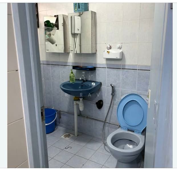31 Bedok South Avenue 2, 31 Bedok South Avenue 2, Room Rental, 150 sqft, HDB Flat For Rent, by R Ravi, 500235115 - Bathroom - PropertyGuru.com.sg