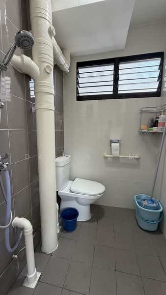 463 Jurong West Street 41, 463 Jurong West Street 41, Room Rental, 100 sqft, HDB Flat For Rent, by Darren Lim, 500235154 - Bathroom - PropertyGuru.com.sg