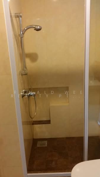 Cote D'Azur, 68 Marine Parade Road, 3 Bedrooms, 1,324 sqft, Condominium For Rent, by RUTH, 500235160 - Bathroom - PropertyGuru.com.sg
