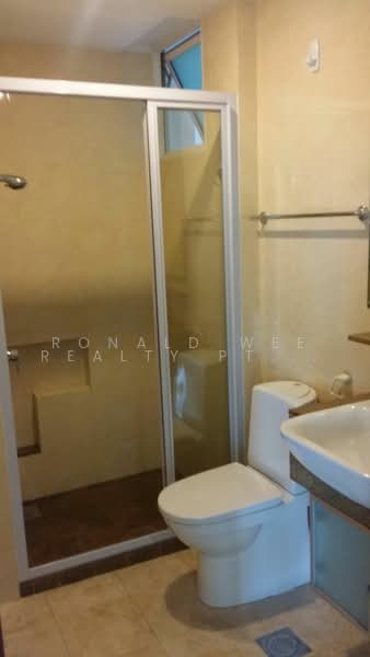 Cote D'Azur, 68 Marine Parade Road, 3 Bedrooms, 1,324 sqft, Condominium For Rent, by RUTH, 500235160 - Bathroom - PropertyGuru.com.sg