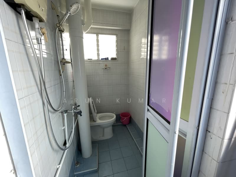 404 Yishun Avenue 6, 404 Yishun Avenue 6, 3 Bedrooms, 904 sqft, HDB Flat For Sale, by Arun Kumar, 500235181 - Bathroom - PropertyGuru.com.sg