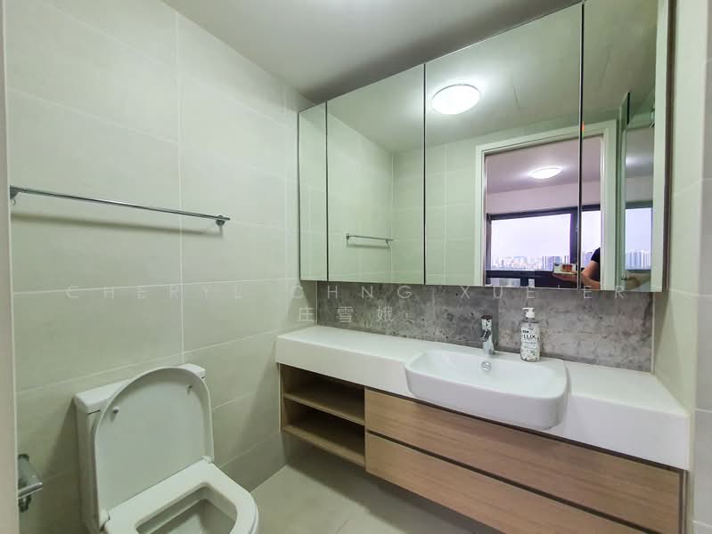 The Lakefront Residences, 48 Lakeside Drive, 2 Bedrooms, 721 sqft, Condominium For Sale, by Cheryl Chng Xue'Er 庄雪娥, 500235189 - Bathroom - PropertyGuru.com.sg