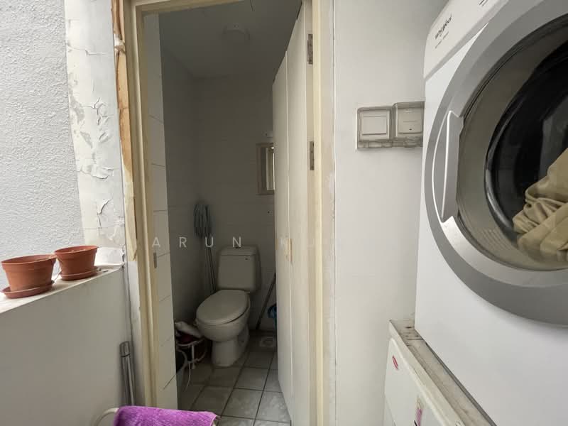 The Linear, 880 Upper Bukit Timah Road, 3 Bedrooms, 1,281 sqft, Apartment For Rent, by Arun Kumar, 500235208 - Bathroom - PropertyGuru.com.sg