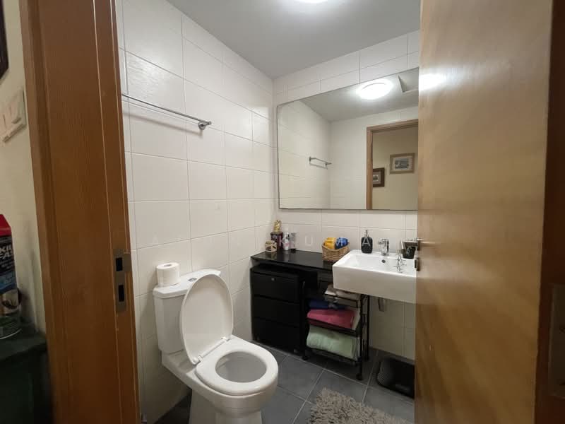 The Linear, 880 Upper Bukit Timah Road, 3 Bedrooms, 1,281 sqft, Apartment For Rent, by Arun Kumar, 500235208 - Bathroom - PropertyGuru.com.sg