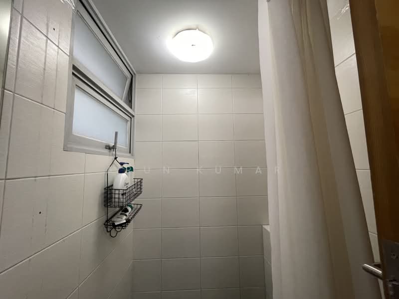 The Linear, 880 Upper Bukit Timah Road, 3 Bedrooms, 1,281 sqft, Apartment For Rent, by Arun Kumar, 500235208 - Bathroom - PropertyGuru.com.sg