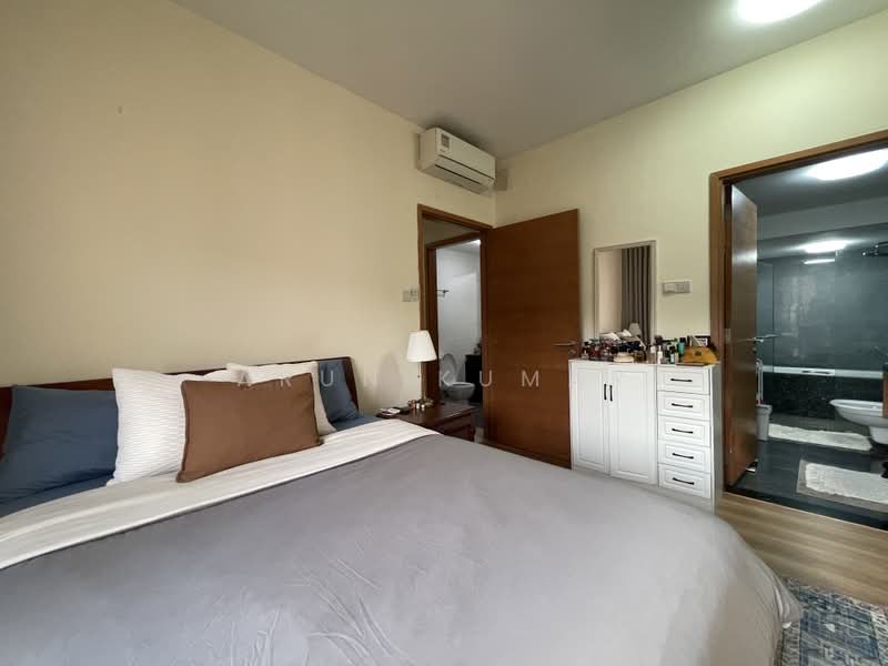 The Linear, 880 Upper Bukit Timah Road, 3 Bedrooms, 1,281 sqft, Apartment For Rent, by Arun Kumar, 500235208 - Bedroom - PropertyGuru.com.sg