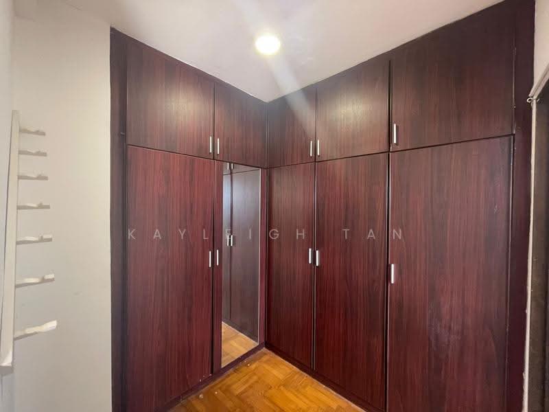 The Beaumont, 147 Devonshire Road, Orchard / River Valley, 4 Bedrooms, 2,206 sqft, Condominium For Sale, by Kayleigh Tan, 500235211 - Master Bedroom - Walkin Closet - PropertyGuru.com.sg
