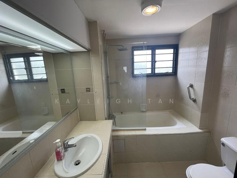 The Beaumont, 147 Devonshire Road, Orchard / River Valley, 4 Bedrooms, 2,206 sqft, Condominium For Sale, by Kayleigh Tan, 500235211 - Master Attatch Bathroom - PropertyGuru.com.sg