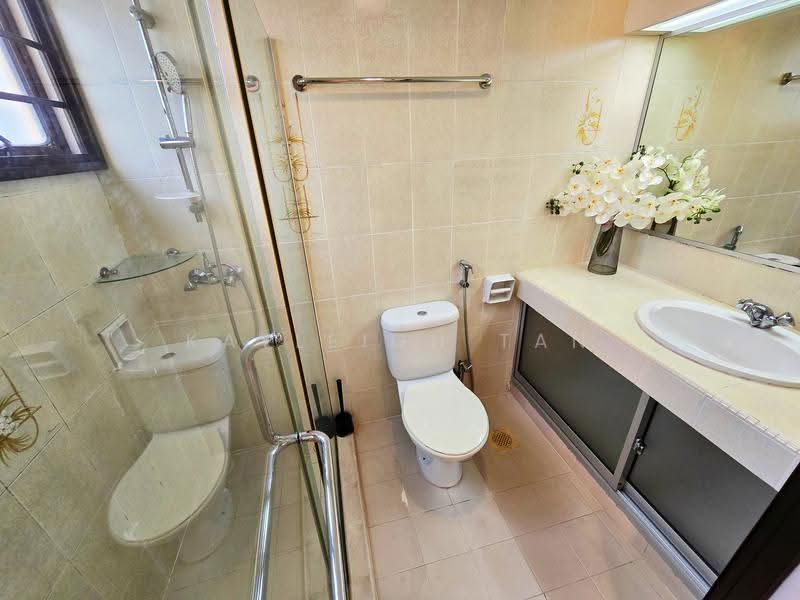 The Beaumont, 147 Devonshire Road, Orchard / River Valley, 4 Bedrooms, 2,206 sqft, Condominium For Sale, by Kayleigh Tan, 500235211 - Attach Junior Suite Bathroom - PropertyGuru.com.sg