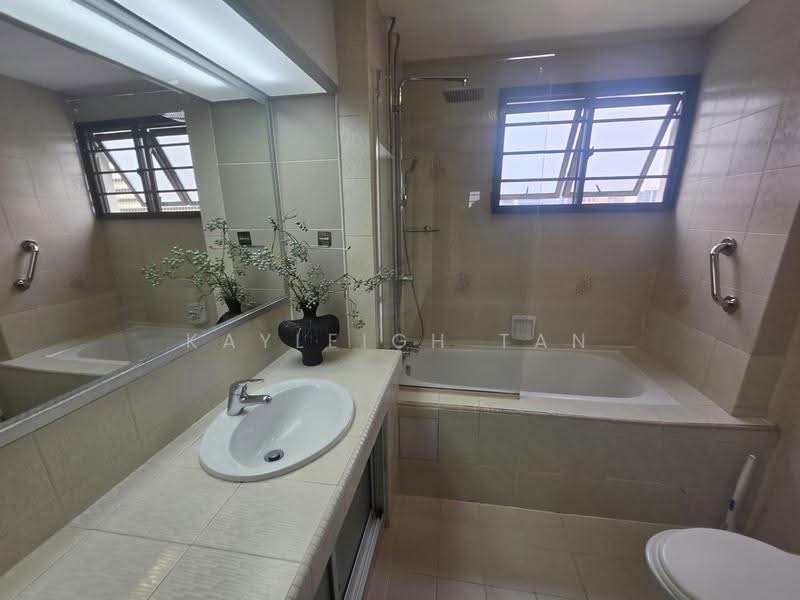 The Beaumont, 147 Devonshire Road, Orchard / River Valley, 4 Bedrooms, 2,206 sqft, Condominium For Sale, by Kayleigh Tan, 500235211 - Attach Master Bathroom - PropertyGuru.com.sg