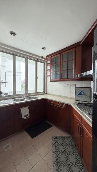 Northoaks, 32 Woodlands Crescent, 3 Bedrooms, 1,291 sqft, Condominium For Sale, by Lee Irene, 500235226 - Kitchen - PropertyGuru.com.sg