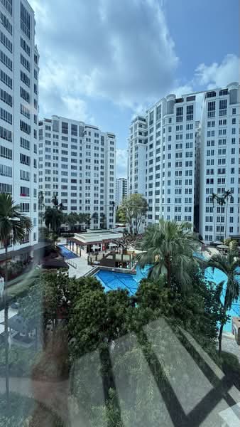 Northoaks, 32 Woodlands Crescent, 3 Bedrooms, 1,291 sqft, Condominium For Sale, by Lee Irene, 500235226 - Exterior - PropertyGuru.com.sg