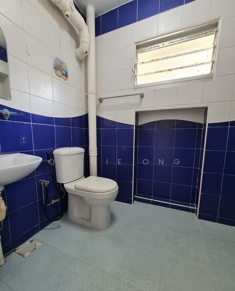 572 Pasir Ris Street 53, 572 Pasir Ris Street 53, 4 Bedrooms, 1,205 sqft, HDB Flat For Sale, by Quinie Ong, 500235228 - Bathroom - PropertyGuru.com.sg
