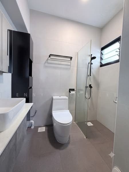 461 Clementi Avenue 3, 461 Clementi Avenue 3, 2 Bedrooms, 968 sqft, HDB Flat For Rent, by Jenny Lalla Lee, 500235246 - Bathroom - PropertyGuru.com.sg