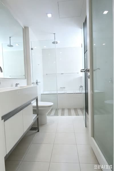 Monterey Park Condominium, 21 West Coast Rise, 4 Bedrooms, 1,625 sqft, Condominium For Rent, by Chris Chua, 500235265 - Bathroom - PropertyGuru.com.sg