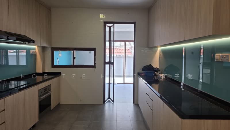 Short term lease Huge 5 bedroom Semi D, Parry Ave, 5 Bedrooms, 5,300 sqft, Semi-Detached House For Rent, by Hoe Tze Huat (何子发), 500235275 - Kitchen - PropertyGuru.com.sg