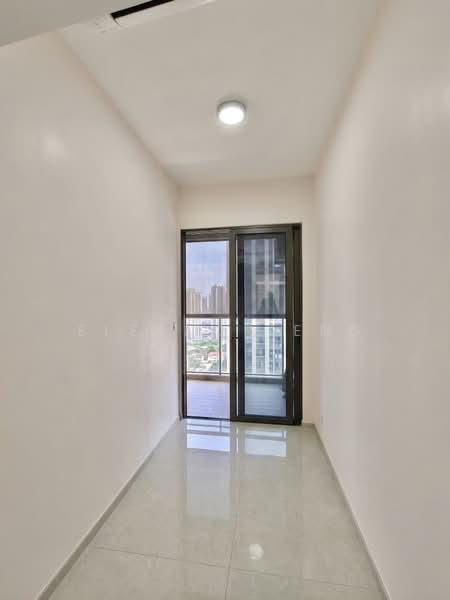 Midwood, 8 Hillview Rise, 2 Bedrooms, 775 sqft, Condominium For Sale, by Eleanor Eng, 500235281 - Corridor - PropertyGuru.com.sg