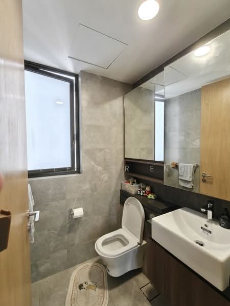 Midwood, 8 Hillview Rise, 2 Bedrooms, 775 sqft, Condominium For Sale, by Eleanor Eng, 500235281 - Bathroom - PropertyGuru.com.sg