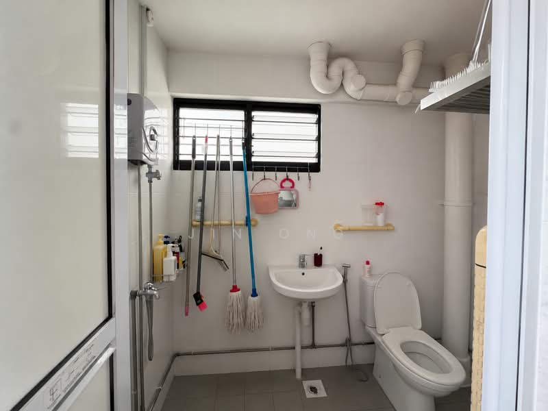 790 Yishun Avenue 2, 790 Yishun Avenue 2, 3 Bedrooms, 1,313 sqft, HDB Flat For Sale, by Jin Ong, 500235291 - Bathroom - PropertyGuru.com.sg