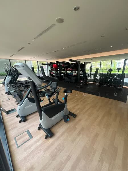 Woods Square, 10 Woodlands Square, 581 sqft, Office For Sale, by Francis Seo Tho, 500235304 - CommercialGuru.com.sg