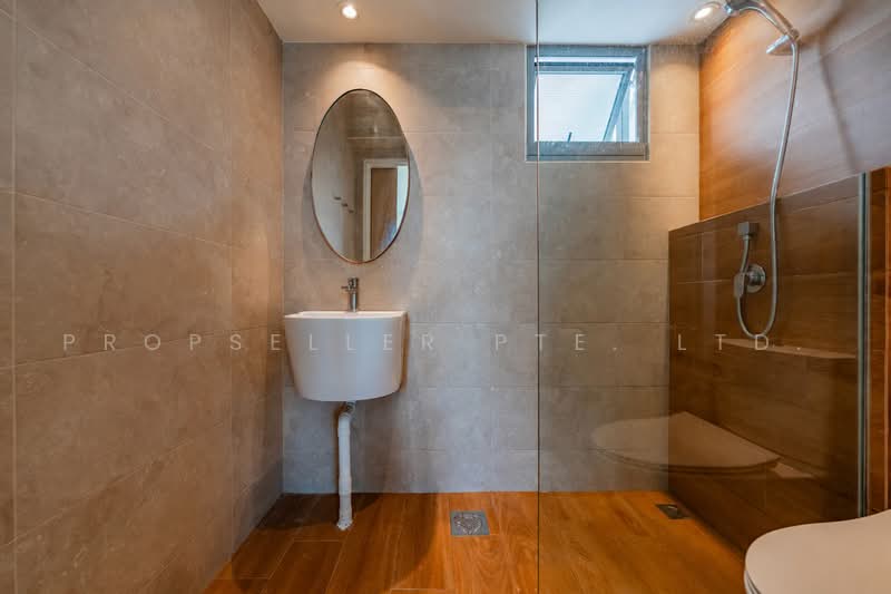 32 Margaret Drive, 32 Margaret Drive, 2 Bedrooms, 667 sqft, HDB Flat For Sale, by Don Png, 500235309 - Bathroom - PropertyGuru.com.sg