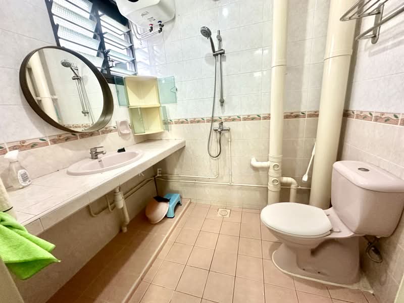 51 Sims Drive, 51 Sims Drive, Room Rental, 140 sqft, HDB Flat For Rent, by Ken Tan, 500235316 - Bathroom - PropertyGuru.com.sg