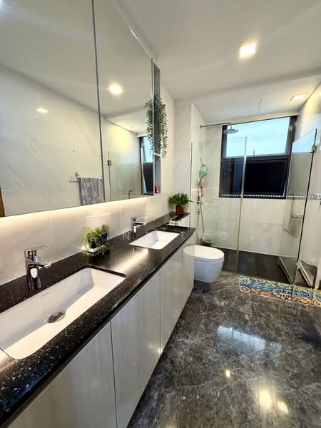 Serangoon Garden Estate, Semi D at Serangoon Garden Estate, 6 Bedrooms, 5,800 sqft, Semi-Detached House For Sale, by Gina Tng, 500235324 - Bathroom - PropertyGuru.com.sg