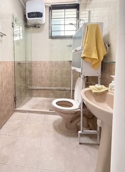 656 Choa Chu Kang Crescent, 656 Choa Chu Kang Crescent, 4 Bedrooms, 1,517 sqft, HDB Flat For Sale, by Junnie Tan, 500235333 - Bathroom 2 - PropertyGuru.com.sg