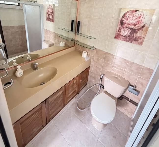656 Choa Chu Kang Crescent, 656 Choa Chu Kang Crescent, 4 Bedrooms, 1,517 sqft, HDB Flat For Sale, by Junnie Tan, 500235333 - Bathroom 1 - PropertyGuru.com.sg