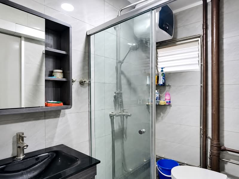 559 Jurong West Street 42, 559 Jurong West Street 42, 3 Bedrooms, 1,475 sqft, HDB Flat For Rent, by Irene Ho, 500235334 - Bathroom - PropertyGuru.com.sg