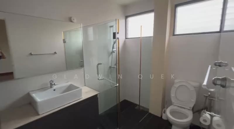 Chestnut Crescent, Chestnut Crescent, 4 Bedrooms, 4,000 sqft, Good Class Bungalow For Rent, by Gladwin Quek, 500235337 - Bathroom - PropertyGuru.com.sg