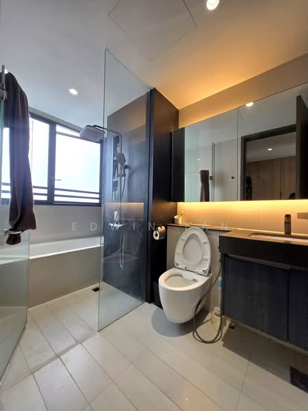 Hedges Park Condominium, 73 Flora Drive, 3 Bedrooms, 1,798 sqft, Condominium For Sale, by Edwin Tan, 500235341 - Bathroom - PropertyGuru.com.sg